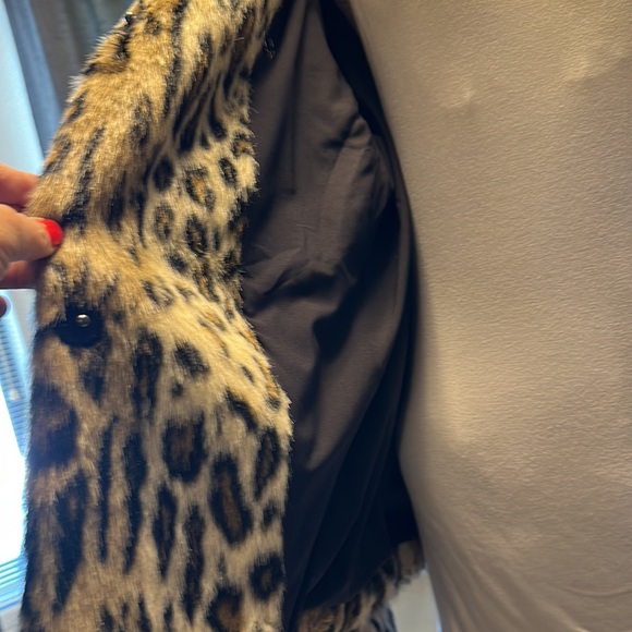 Ann Taylor Hooded Faux Fur Leopard Jacket in New Condition. Worn Once Size S - Picture 4 of 6